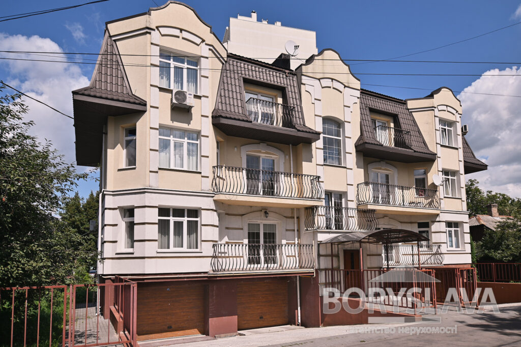 вулиця Клима Савура