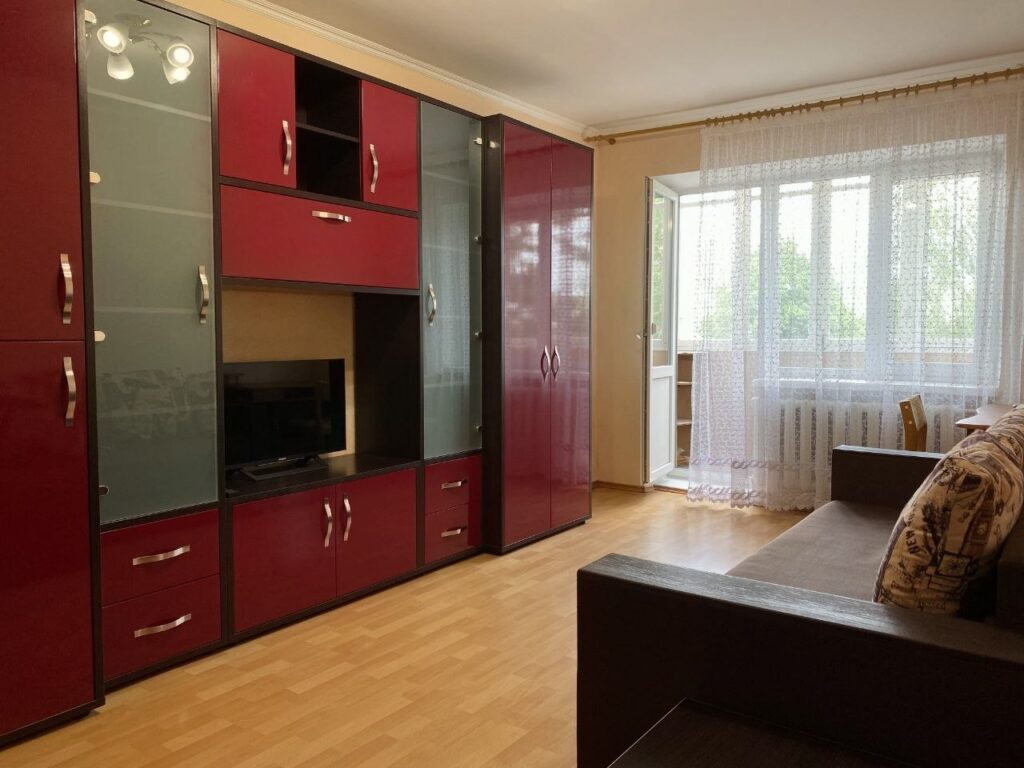 вул. І. Вишенського 10